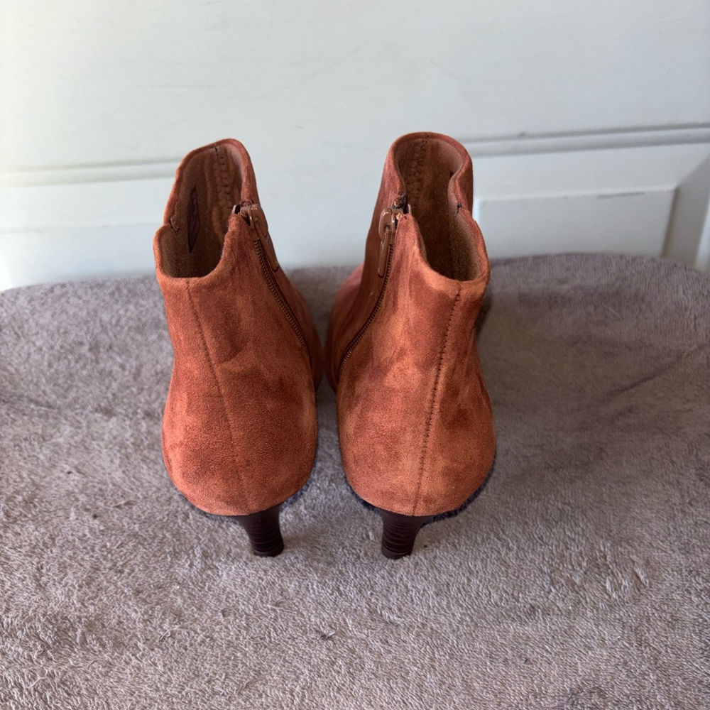 Clarks brown suede kitten heel ankle boots size 9 - Picture 5 of 6